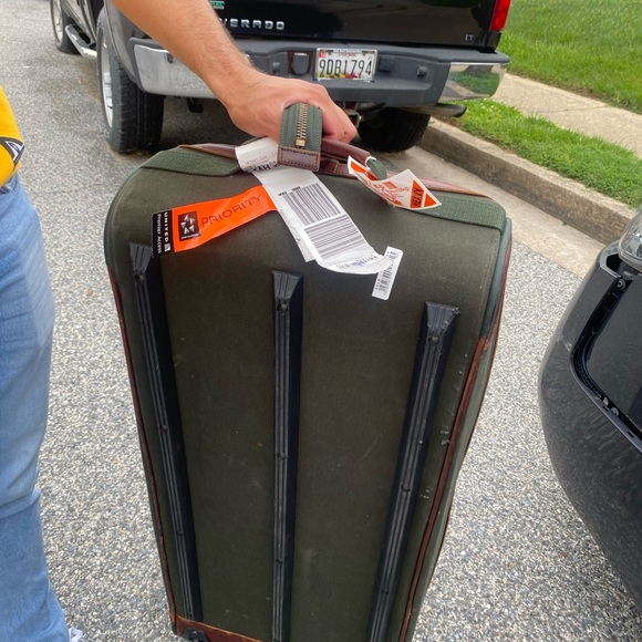 Travel bag/duffel bag with wheels! - Picture 3 of 3